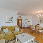 Haven In - Exquisite 15th And Floor With Elevators, Parking And An Incredible View From The 7 Meters Balcony To The Longest Waterfront In Appartement Lisboa