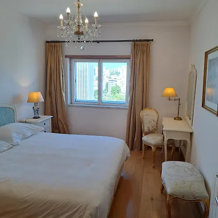 Haven In - Exquisite Floor With 7 Meters Balcony To The Largest Riverfront In Lisbona