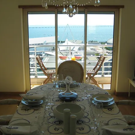 Apartamento Haven In - Exquisite 15th And Floor With Elevators, Parking And An Incredible View From The 7 Meters Balcony To The Longest Waterfront In Lisboa