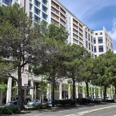 Haven In - Exquisite 15th And Floor With Elevators, Air Conditioning And An Incredible View From The 7 Meters Balcony To The Longest Waterfront In Lisboa